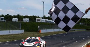 US-amerikanischer Rennfahrer Tim Horrell überwindet körperliche Einschränkungen im (Foto: GTC Race/Alexander Trienitz)